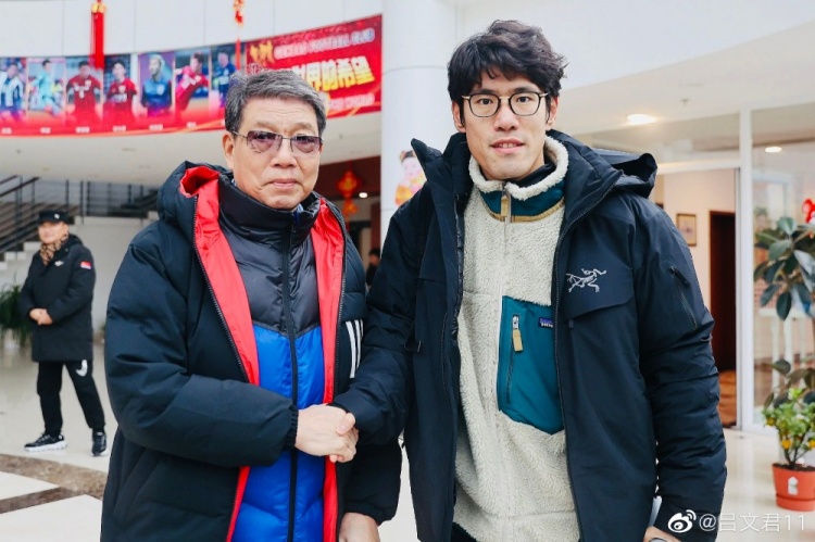 少言多行：吕文君的足球态度