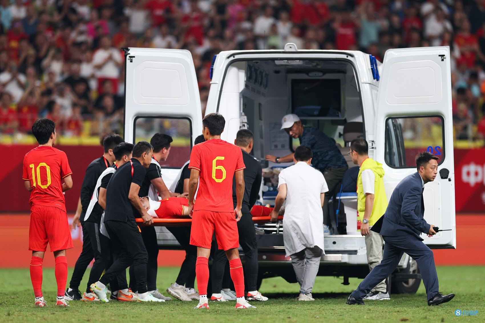 国足伤员李帅今日现身亚泰比赛现场