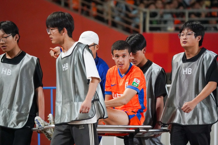 韩鹏受伤或将错过3到4场比赛